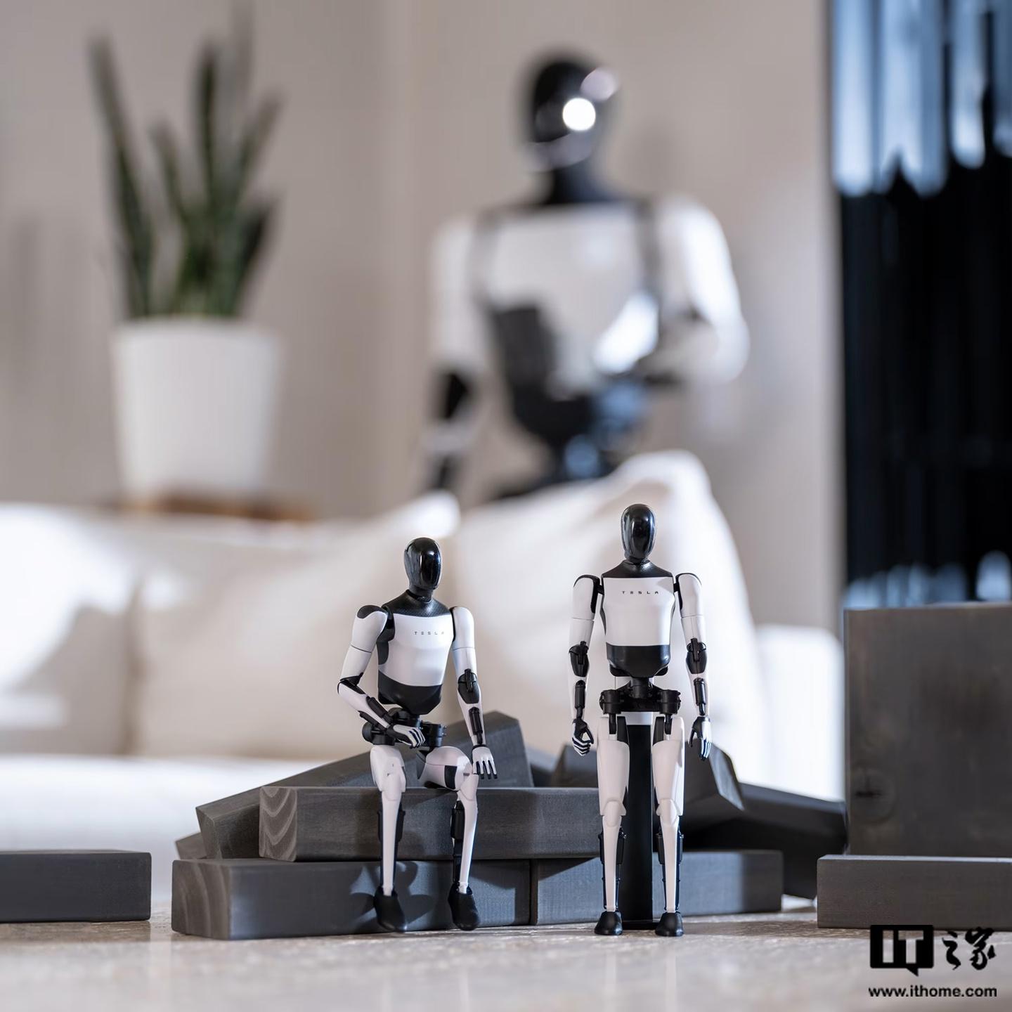 特斯拉 Tesla Bot 摆件 12 月 26 日开售：1:10 比例、40 多个单独零件，售 199 元-奥多也互动社区