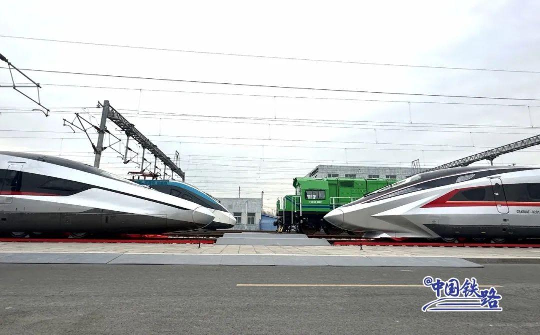 国铁集团：下一步将安排 CR450 动车组样车开展线路试验和考核，争取早日投入商业运营-奥多也互动社区